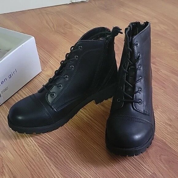 Madden Girl Combat Boots Sizes 5 Siren Black Lace Up NWT - Picture 1 of 4